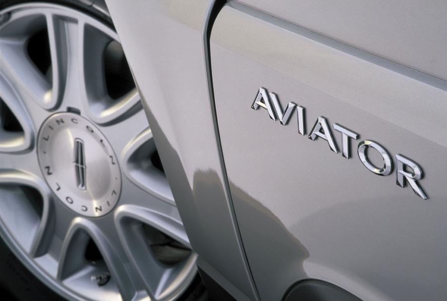  Lincoln Aviator 2003 года  (фото 35 из 57)